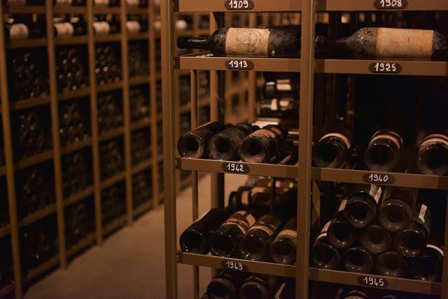 Armoire à vin versus cave à vin : comment choisir entre les deux Armoire à vin versus cave à vin : comment choisir entre les deux