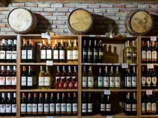 Stocker le vin : humidité, lumière, vibrations et température