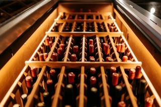 Mini cave à vin : modèles compacts pour petits espaces
